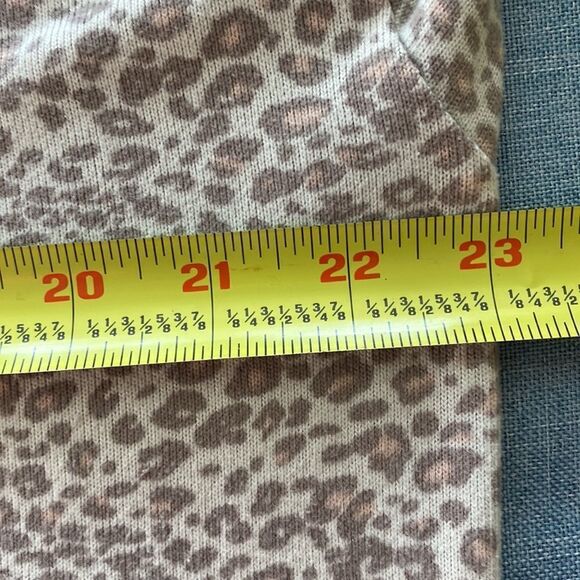 American Eagle Outfitters cheetah print relaxed fit soft V-neck top size S - Picture 7 of 8